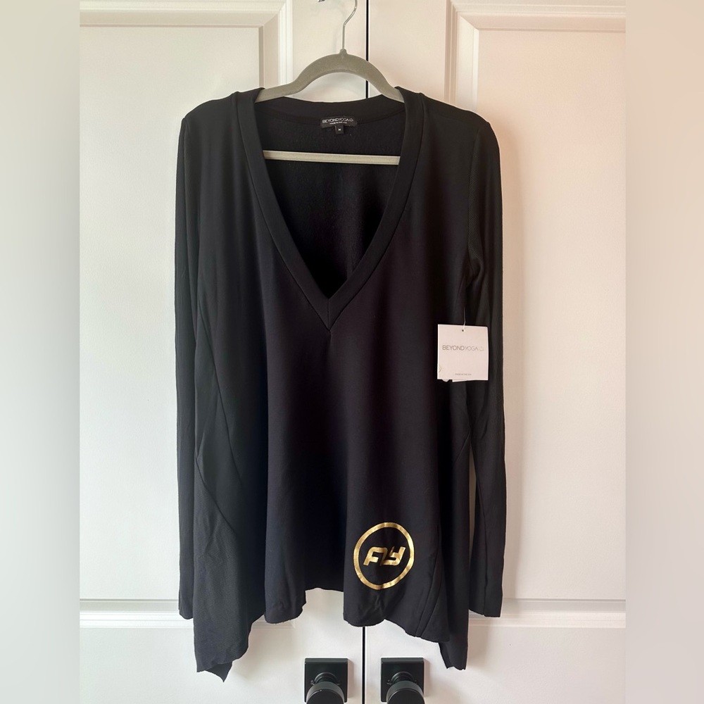 Beyond Yoga Flywheel Yoga 2-Way Pullover Black NWT (Size M)
